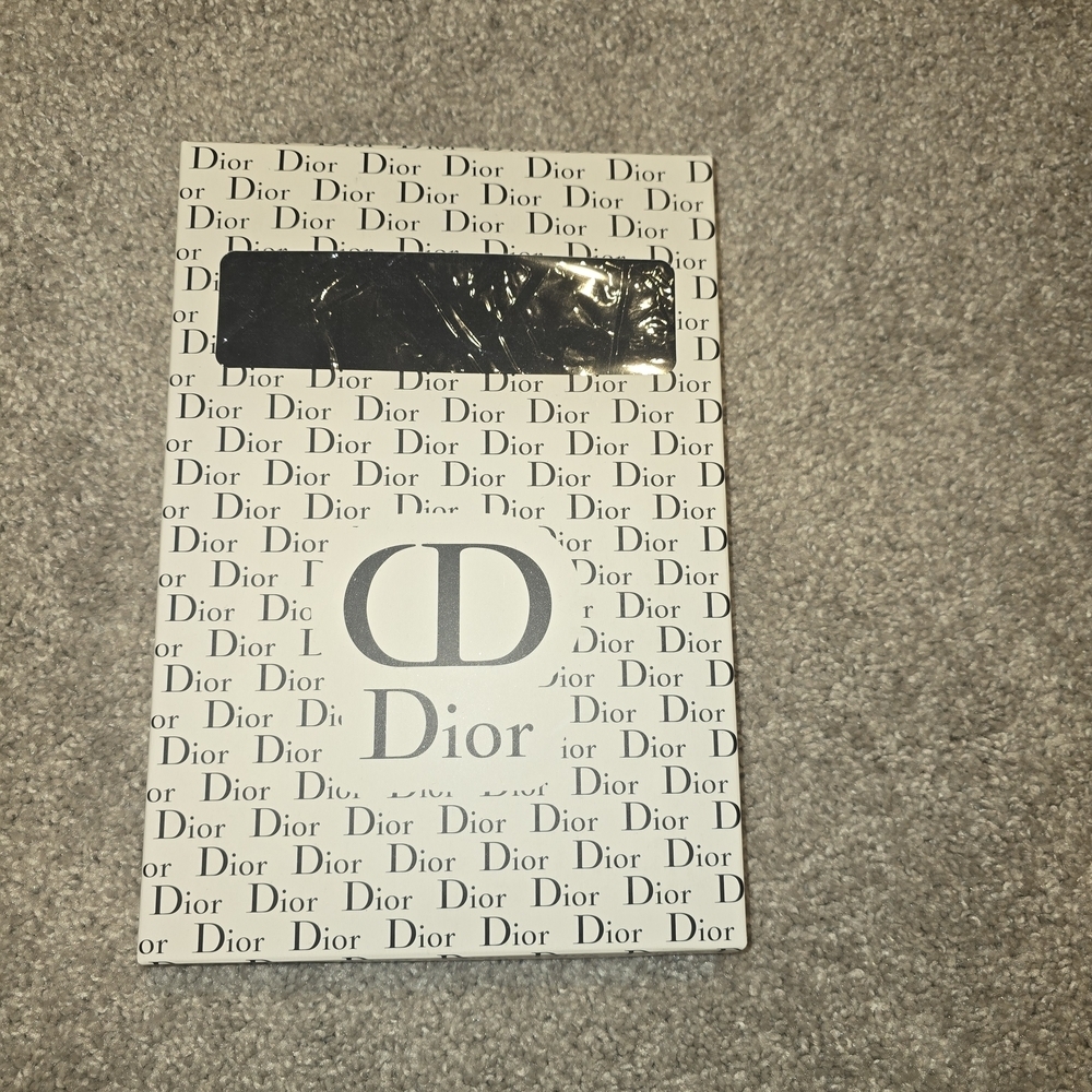 Dior Monochrome Logo Packaging - Picture 2 of 8